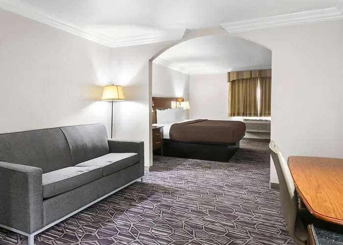 Surestay By Western Worth Benbrook Hotel