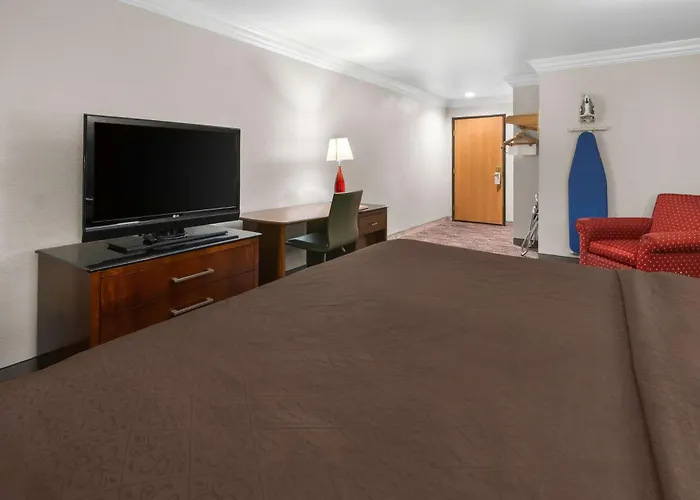 Hotel Surestay By Western Worth Benbrook 3*