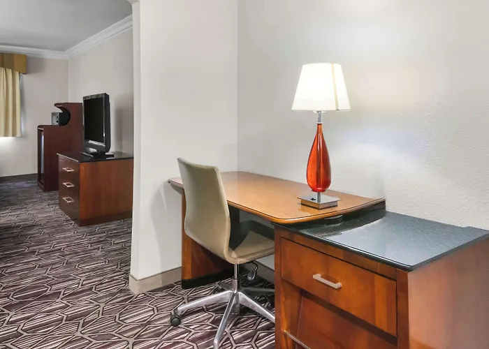 Surestay By Western Worth Benbrook Hotel