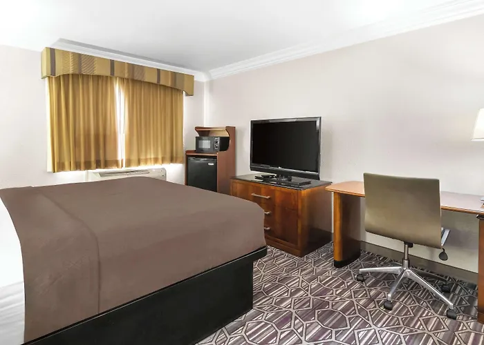 Hotel Surestay By Western Worth Benbrook 3*